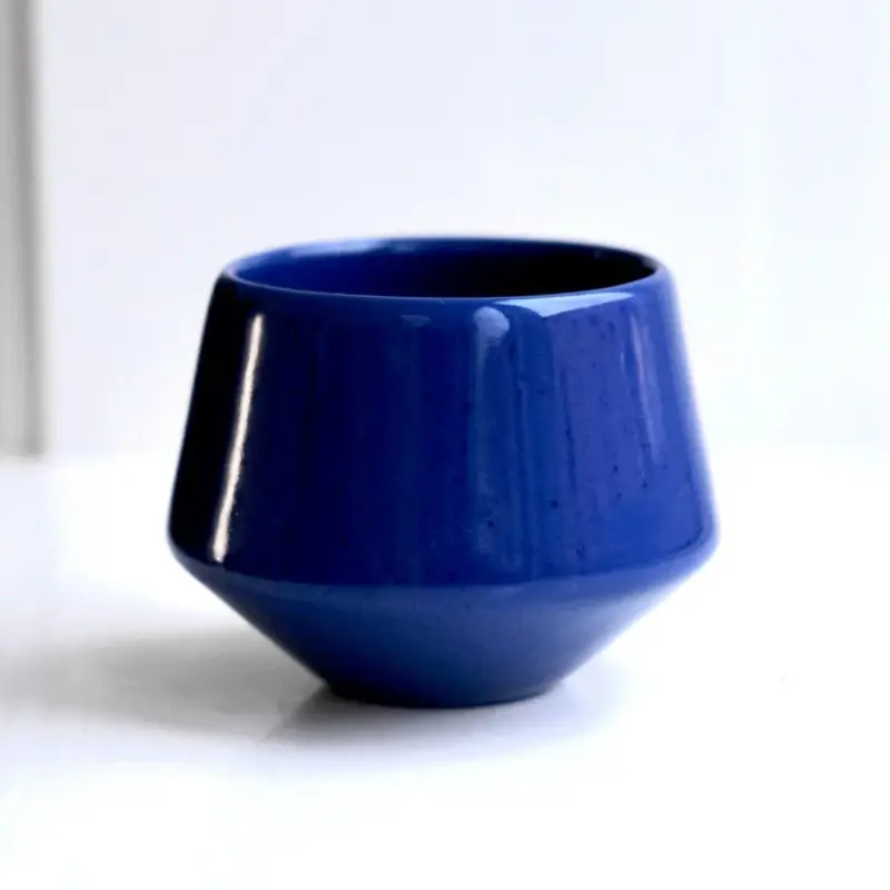 Синя порцеланова чаша за капучино и филтър кафе MK Studio BB, 250 мл, ръчна изработка.