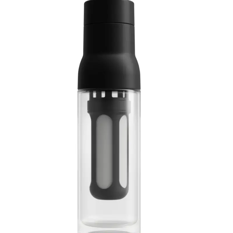 Стъклена бутилка Varia Steep за приготвяне на cold brew кафе със затворена филтърна система.